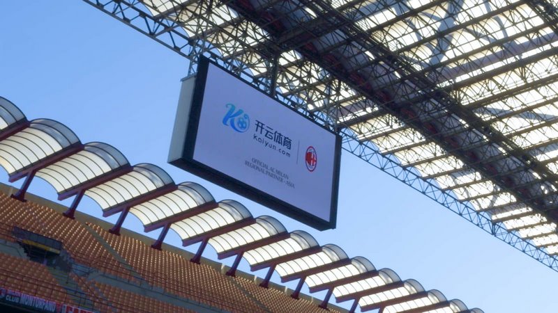 式上演著他